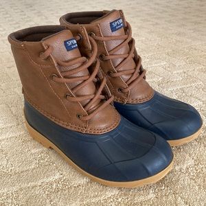 Kids Sperry boots new without box never worn